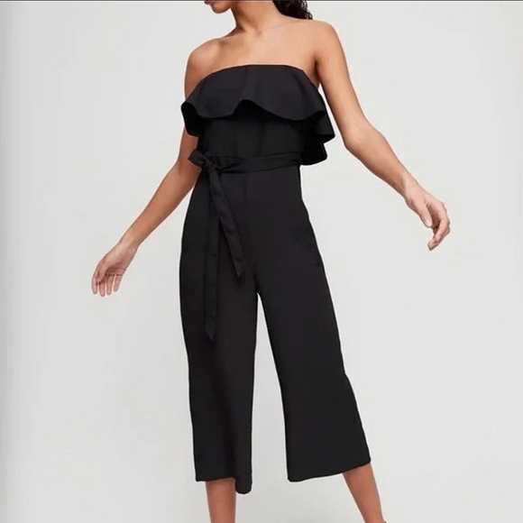 VGUC Aritzia Babaton Flutter Jumpsuit Romper Black Size 00 - Picture 1 of 16